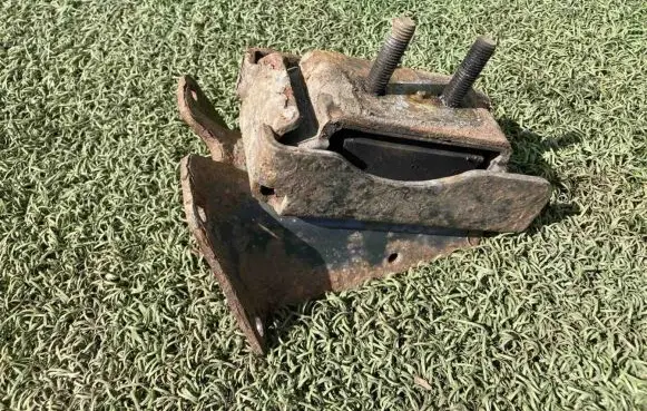Iveco Daily 4th gen Engine mount bracket 504046292