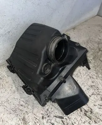 Opel Insignia A Air filter box 55560889
