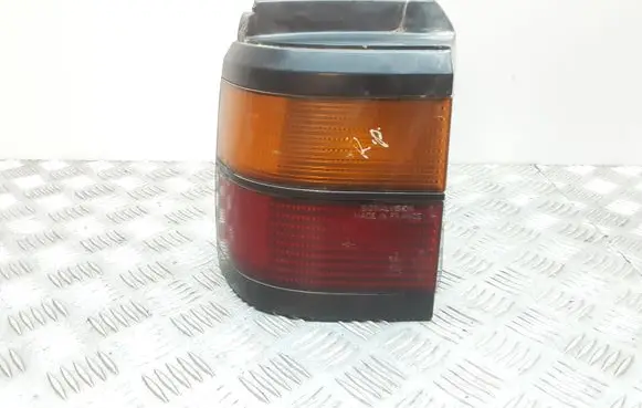 Volkswagen PASSAT B3 Rear/tail lights 333945111