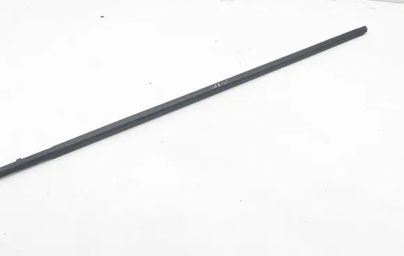 Toyota Prius (XW50) Front door glass trim molding 