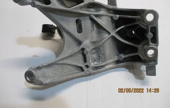 Audi A3 S3 A3 Sportback 8P Engine mounting bracket 4M0199308BQ