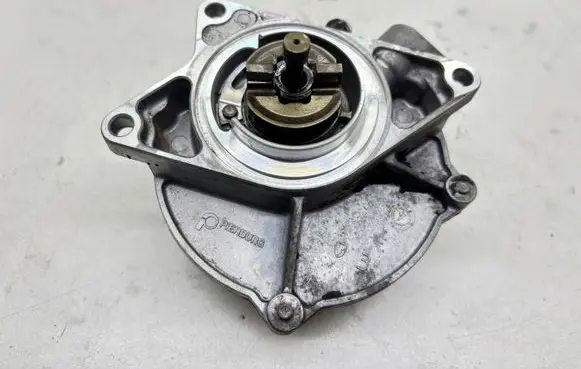 Audi A6 S6 C5 4B Vacuum pump 057145100C