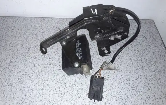 BMW 5 E39 Tailgate window lock/catch/latch 8238469 8384069