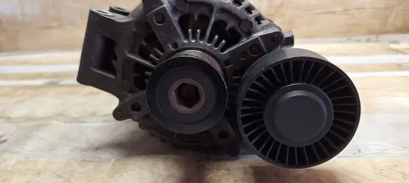 BMW 1 E81 E87 Generator/alternator 7550468 1042106020