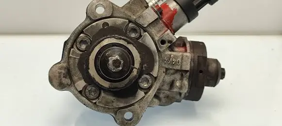 BMW 3 E90 E91 Fuel injection high pressure pump 7797874 070904 0445010506