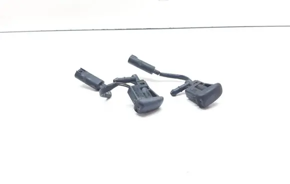 BMW 1 E82 E88 Windshield washer spray nozzle 7110851 61667110851