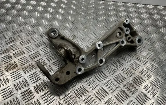 Skoda Octavia Mk2 (1Z) Engine mounting bracket 1K0199295F