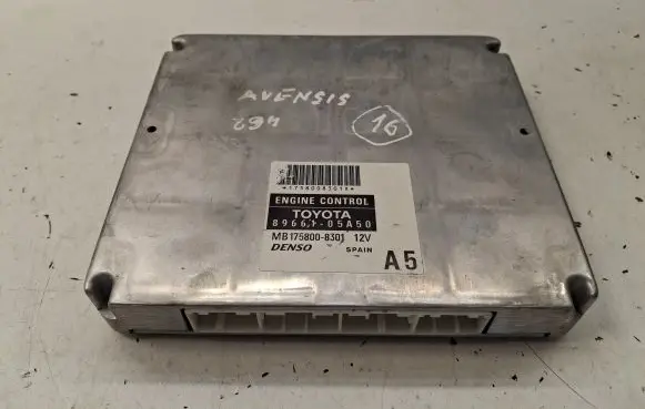 Toyota Avensis T250 Engine control unit/module 8966105A50