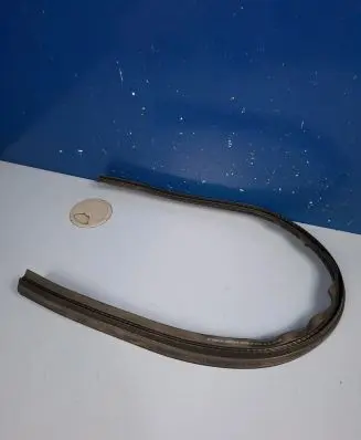 Opel Zafira A Front door rubber seal 90589545