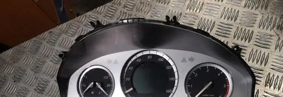 Mercedes-Benz C W204 Speedometer (instrument cluster) a2c53245324