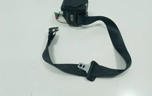 Middle seatbelt (rear)