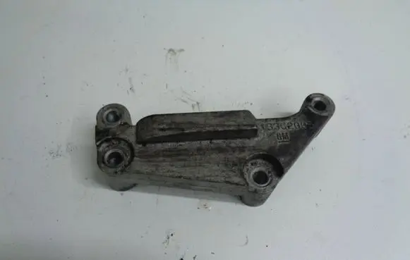 Opel Meriva B Engine mounting bracket 13362005