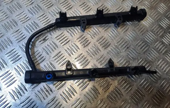 Chrysler Pacifica Fuel distributor 05281429AA