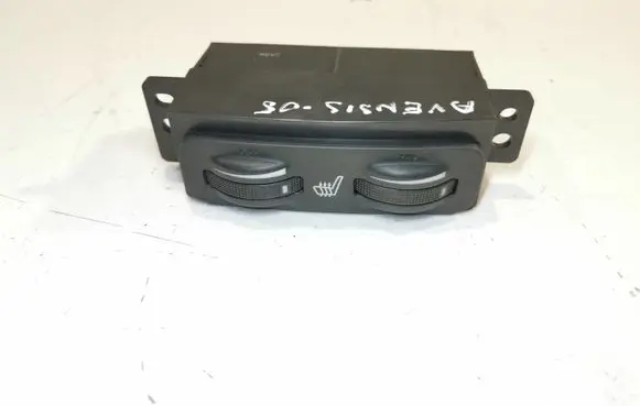 Toyota Avensis T250 Seat heating switch 453417
