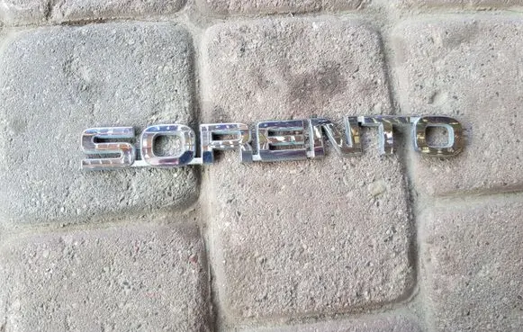 KIA Sorento Manufacturers badge/model letters 