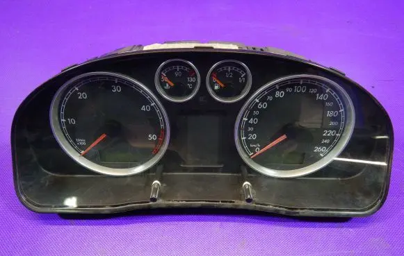 Volkswagen PASSAT B5.5 Speedometer (instrument cluster) 3B0920805A