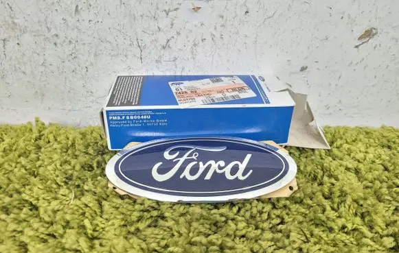 Ford Kuga II Manufacturer badge logo/emblem GJ54-8B262-AA