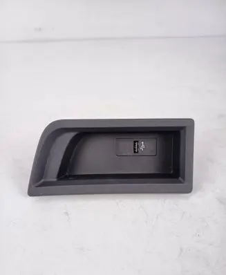 BMW 3 F30 F35 F31 USB socket connector 9207358