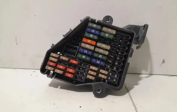 Audi A6 S6 C6 4F Fuse module 8D1941824