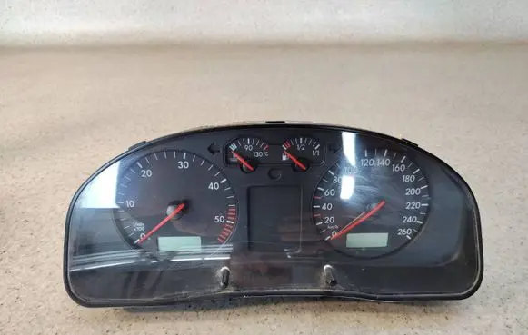 Speedometer (instrument cluster)