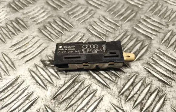 Audi A4 S4 B8 8K Aerial antenna amplifier 8K9035225A