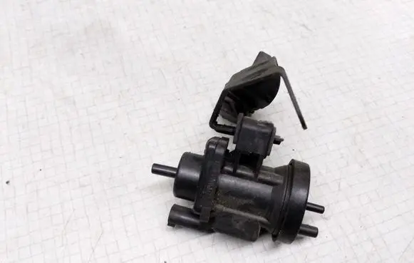 Mercedes-Benz C W203 Turbo solenoid valve A0005450427