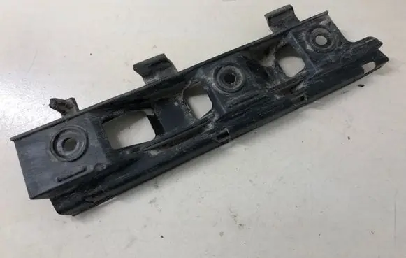 Volkswagen PASSAT B6 Front bumper mounting bracket 3C0807183