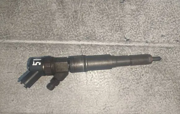 BMW 5 E39 Fuel injector 0445110048