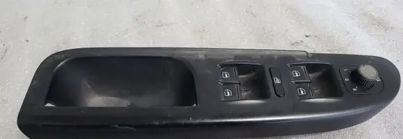Volkswagen PASSAT B6 Electric window control switch 3C1867171B