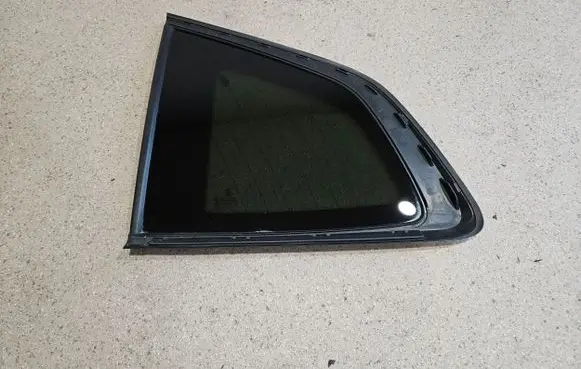 BMW X3 G01 Rear vent window glass 7410067