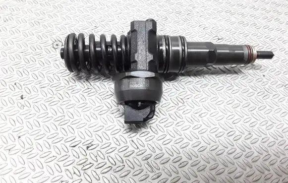 Skoda Octavia Mk2 (1Z) Fuel injector 0414720215 038130073AG