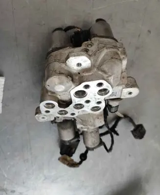 BMW 7 F01 F02 F03 F04 Active stabilizer control/valve assembly 37146775258 37144077782 6775258