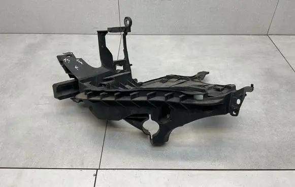 Audi A4 S4 B8 8K Headlight/headlamp mounting bracket 8K0805607B