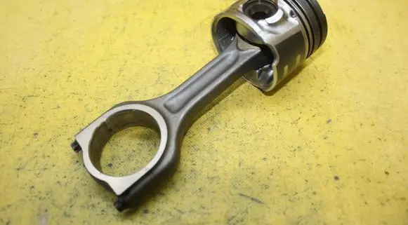 Ford Focus Piston with connecting rod