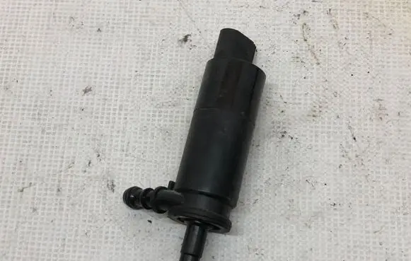 BMW 5 E60 E61 Headlight washer pump 6973097