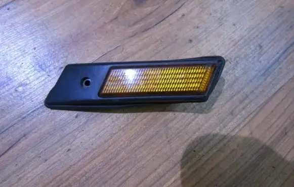 BMW 5 E34 Front fender indicator light 13780149 348902