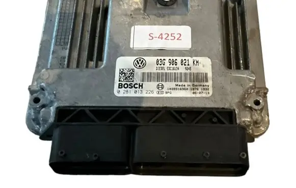 Volkswagen Jetta V Engine control unit/module 0281013226 03G906021KH