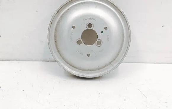 Audi Q7 4M Water pump pulley 06E121031