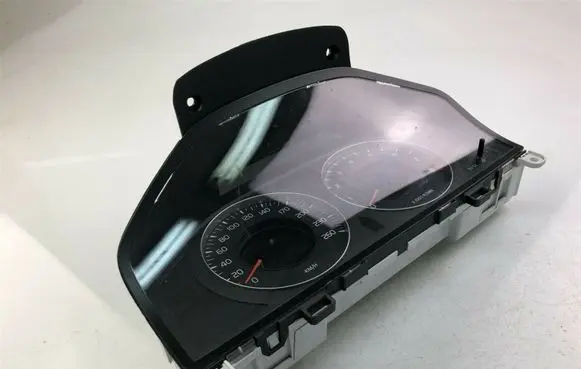Volvo V70 Speedometer (instrument cluster) 31254534AA K3360