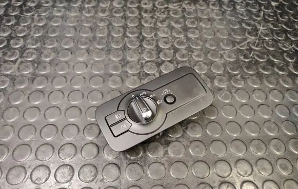 Volkswagen Touareg II Light switch 7P6941431D