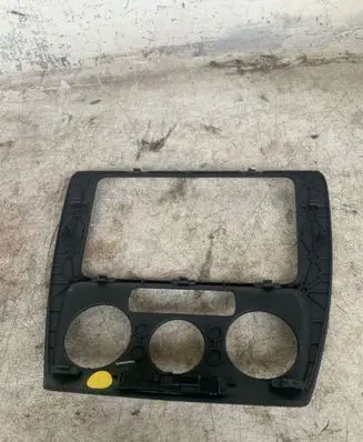 Volkswagen Jetta VI Climate control/heater control trim 5c6858071