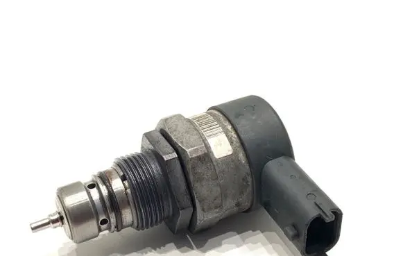 Volvo S80 Fuel pressure regulator 0281002990