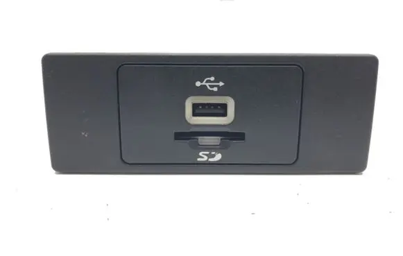 Ford Mondeo MK V USB socket connector GC3T-14F014-AA