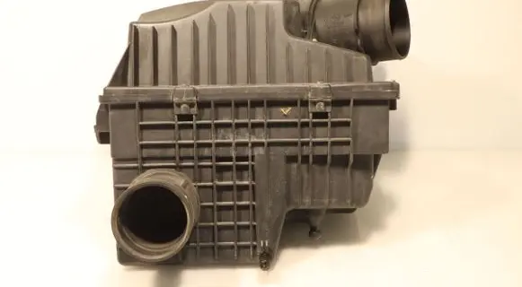 Opel Movano B Air filter box 165008632R