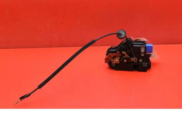 Volkswagen Touran I Front door lock 3D1837015