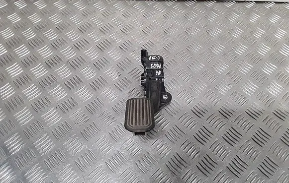 Toyota Prius (XW20) Accelerator throttle pedal 7812047050 1988003200