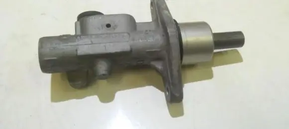 Volkswagen Golf III Master brake cylinder