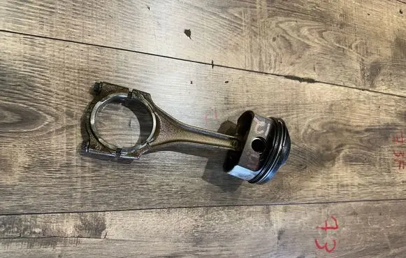 Audi Q7 4L Piston with connecting rod 