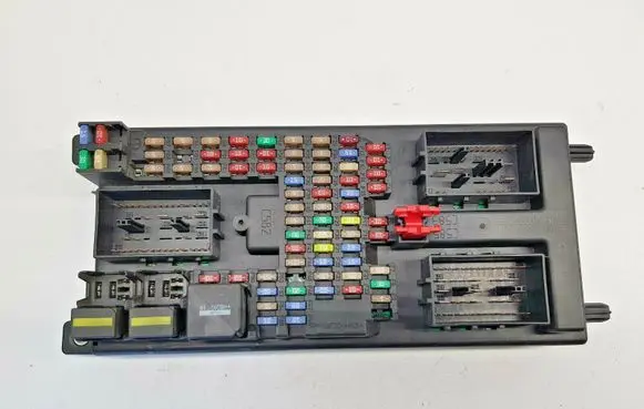 Land Rover Discovery 3 - LR3 Fuse module YQE500300 nr3394