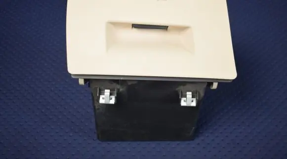 Glove box
